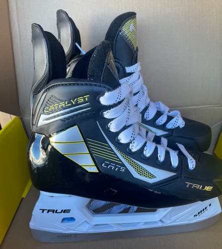 Used True Catalyst 5 Hockey Skates Size 7R