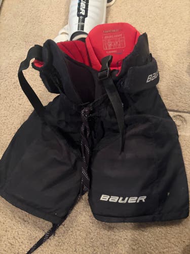 Men's Junior Small Bauer Vapor X100 Hockey Pants (Used)
