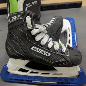 Bauer XLS Hockey Skates Size 3 (Used)