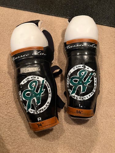 Senior Hespeler Classic Lite 14" Shin Pads (Used)