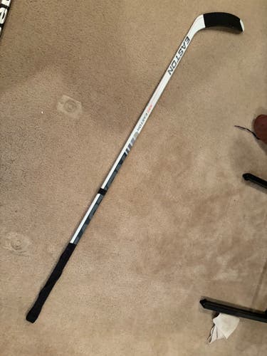 Senior Easton Mako Left Hand Hockey Stick 100 Flex (Used)