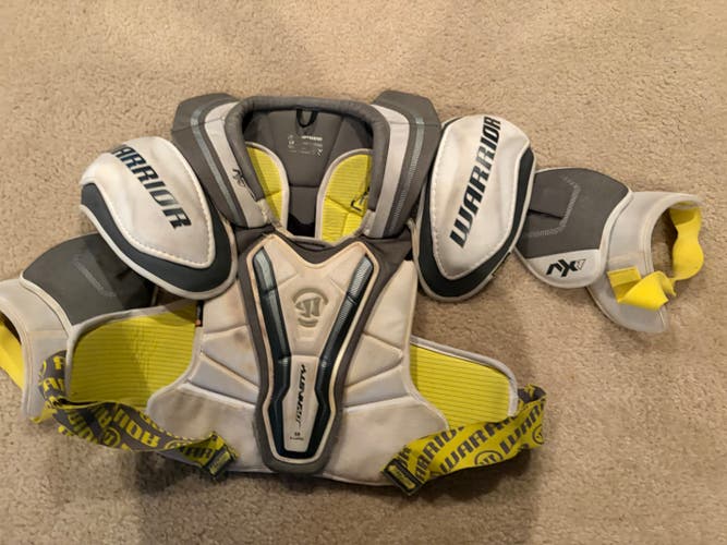 Men's XL Senior Warrior Dynasty AX1 Shoulder Pads (Used)