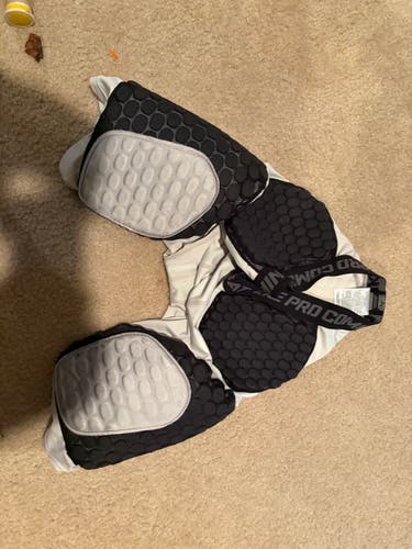 XL Adult Nike nike pro combat (Used)