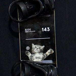 RIDE HEARTBREAKER SNOWBOARD SIZE 143 CM WITH FLOW REARENTRY MEDIUM BINDINGS