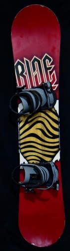 RIDE RUCKUS SNOWBOARD SIZE 135 CM WITH SMALL BINDINGS
