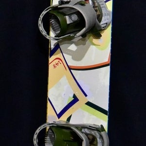 MSPORTS HYBRID SNOWBOARD SIZE 148 CM WITH MEDIUM BINDINGS