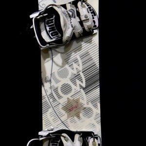 FLOW VENUS SNOWBOARD SIZE 151 CM WITH LARGE BINDINGS