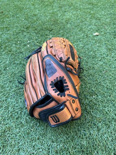 Outfield RH Wilson A700 Baseball Glove 12.5" (Used)