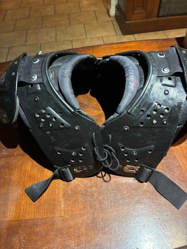Used Schutt YFlex 5.2 Football Shoulder Pads