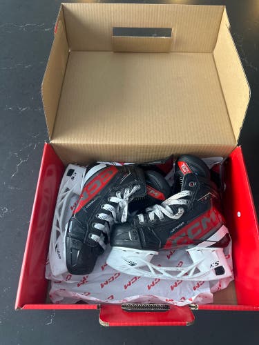 2023 CCM JetSpeed FT6 Pro Hockey Skates Regular Width Size 2.5 (Used)
