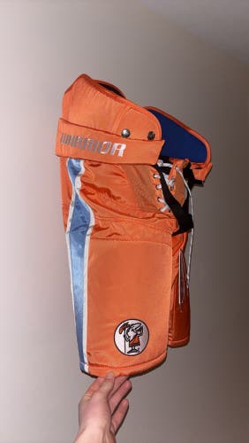 Little Caesars Hockey pants - Senior small- New