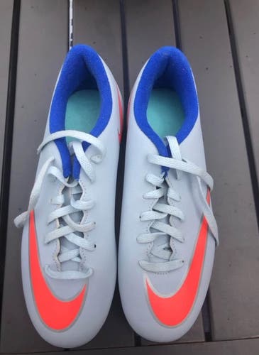 Gray Women's Size 6.5 Nike Molded Cleats (New)