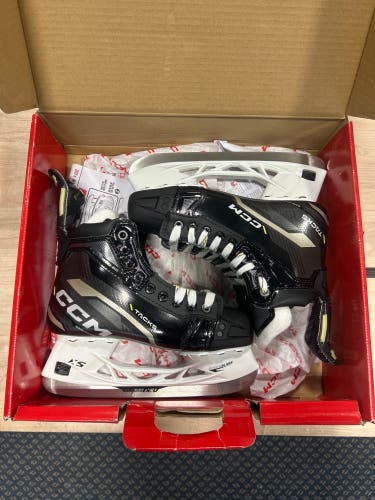CCM Classic SE Hockey Skates Regular Width Size 5 (New)