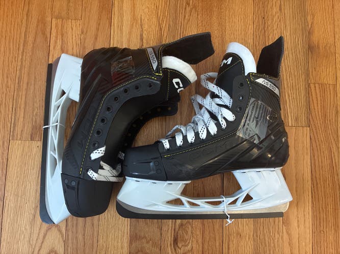 CCM AS-550 Hockey Skates Regular Width 8 (New)