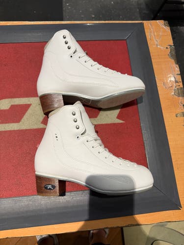 Riedell Vega Figure Skate Boots Size 7.5 EvoD Width (New)
