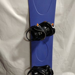 154 Palmer Circles snowboard w bindings