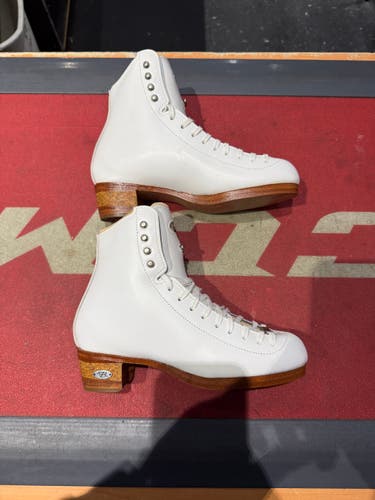 Riedell 875 Women's Figure Skate Boots Size 4 A/AA Width (New)