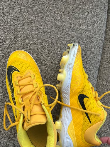 Men's Size M 11.5 (W 12.5) Nike Nike alpha huarache elite 4 Molded Cleats (Used)