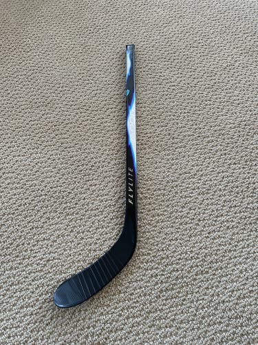 Youth Bauer Flylite Mystery Mini Right Handed Hockey Stick (Used)