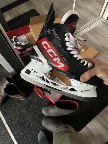 2023 CCM JetSpeed Control (SMU) Hockey Skates Wide Width 9.5 (New)