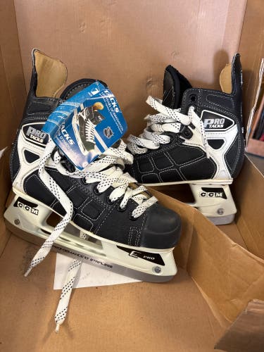 2005 CCM Pro Tacks Hockey Skates Wide Width Size 4.5 (New)