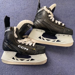2022 CCM Tacks 550 Hockey Skates Size 1 (Used)