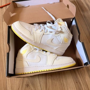 Women's Size M 6.0 (W 7.0) Adult Air Jordan JORDAN RETRO 1 Shoes (Used)