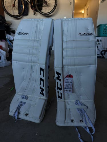 30" CCM Extreme Flex 500 Goalie Leg Pads (New)