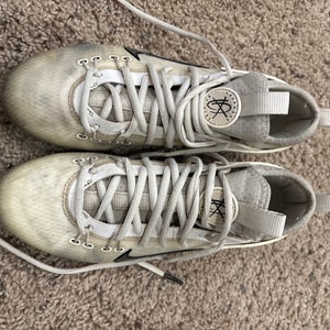 White Women's Size M 6.0 (W 7.0) Adult Nike Huarache 9 Elite Low Low Top Molded Cleats (Used)