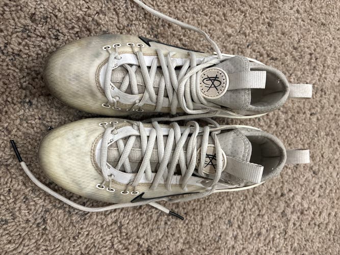 White Women's Size M 6.0 (W 7.0) Adult Nike Huarache 9 Elite Low Low Top Molded Cleats (Used)