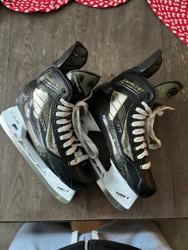 2022 True Catalyst 9 Hockey Skates Regular Width 8 (Used)