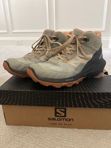 Women's Size M 5.0 (Womens 6.0) Salomon Hiking Boots (Used)