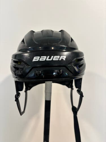 Medium Bauer Re-Akt 95 Helmet (Used)