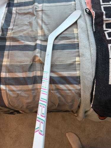 Senior Bauer Proto2 Right Handed Hockey Stick P28 77 Flex (New)