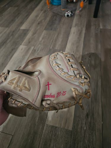 Catcher's RH 44 Pro Signature Series Baseball Glove 33" (Used)