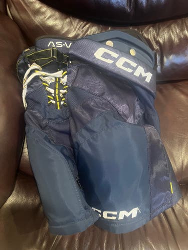 Junior Small CCM Tacks AS-V Hockey Pants (Used)