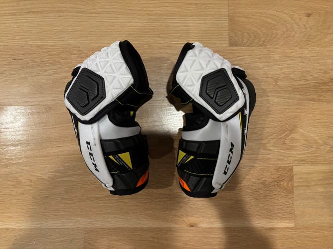 NWOT CCM Tacks Pro Stock Elbow Pads - Medium