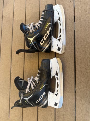 CCM Tacks XF 80 Hockey Skates Size 5 (Used)