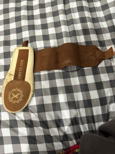 Brown and gold Senior Sliding Mitt (Used)