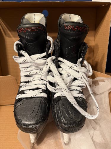 2023 Bauer Vapor Hyperlite 2 Regular Width Size 5 (Used)
