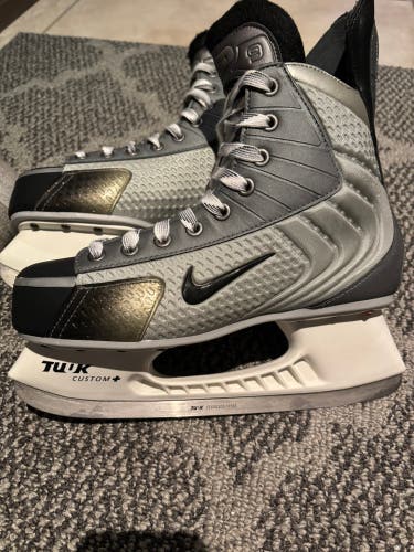 2005 Nike Flexlite 9 Hockey Skates Regular Width 8 (Used)