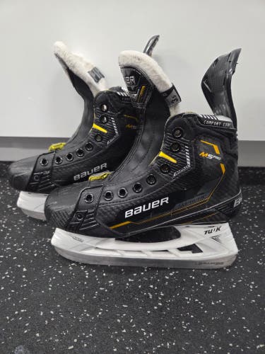 Bauer Supreme M5 Pro Hockey Skates Regular Width Size 3.5 (Used)