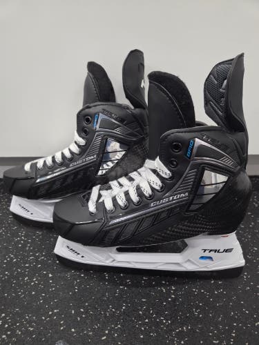 True SVH Hockey Skates Regular Width 7 (New)