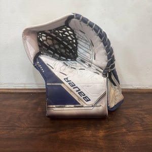 2022 Bauer Mach Regular Glove  (Used)