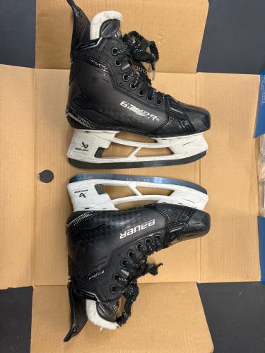 2024 Bauer Supreme Shadow Hockey Skates Size 4 fit2 (Used)