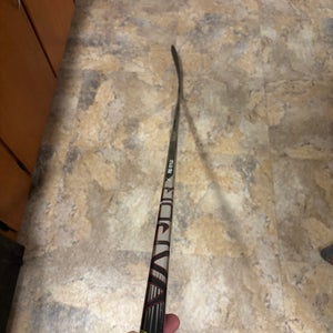 Bauer Vapor Hyperlite 2 Right Handed Hockey Stick P92 87 Flex Like New