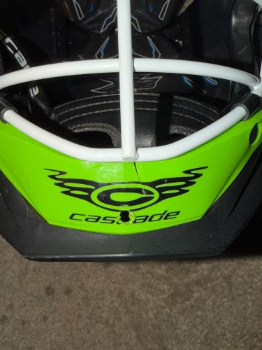 CRACKED Cascade XRS Helmet (Used)