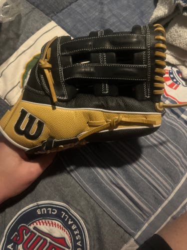 2024 Wilson A2000 RH Outfield Baseball Glove 11.25" (Used)