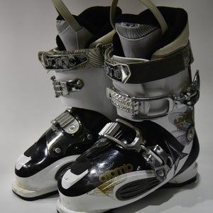 ATOMIC LIVE FIT SKI BOOTS WOMEN SIZE 26.5/9.5