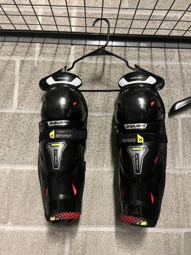 Intermediate Bauer Vapor Hyperlite 13" Shin Pads (Used - Like New)